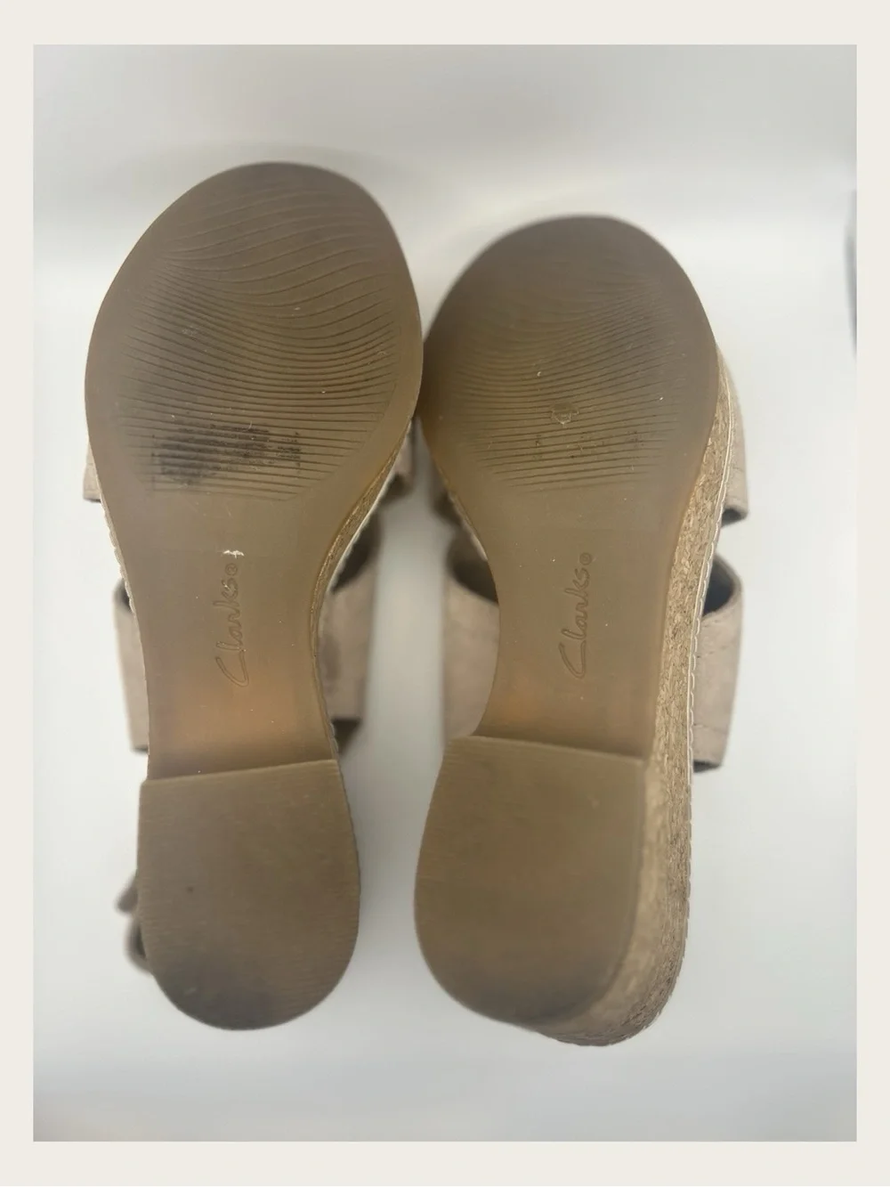 🌾✨ Clarks Giselle Cove Sand Suede Cork Wedge Sling-Back Sandals Women’s 8.5 M